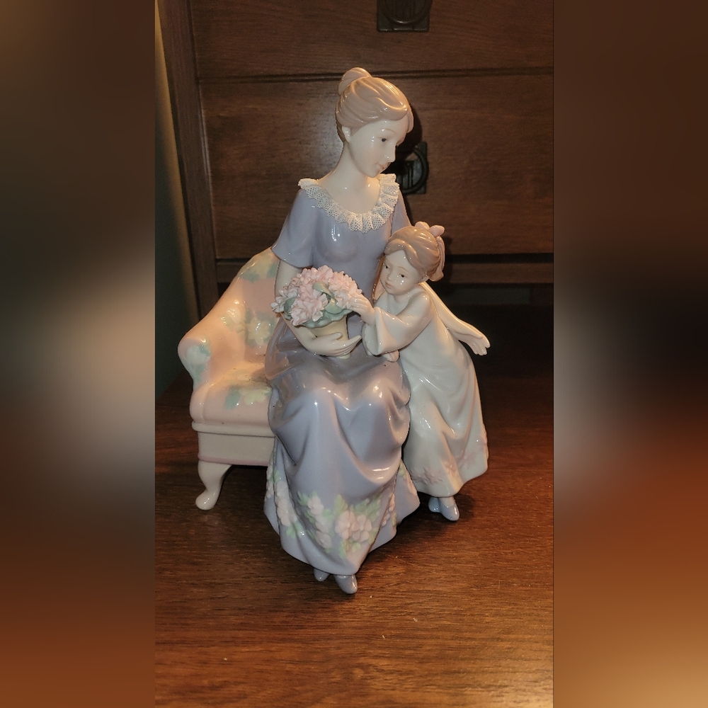 Elegant Porcelain Mother and Child Figurine